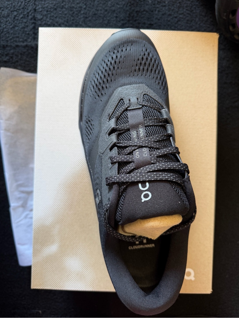 Men’s On Clouds - Cloudrunner 3 size 9.5 - Picture 3 of 4